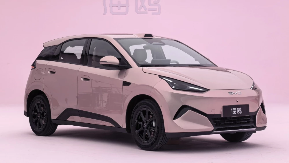 byd seagull новый второе поколение сбоку спереди розовый