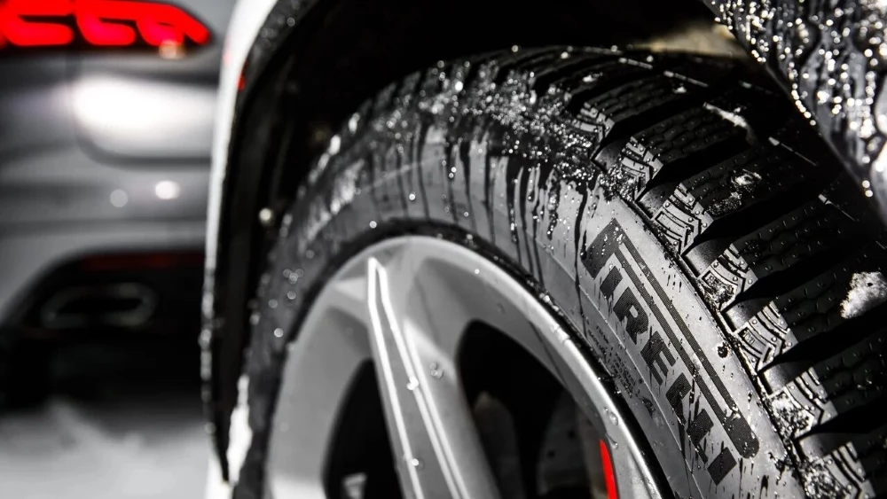 Шипованные шины Pirelli Ice Zero 2 на автомобиле
