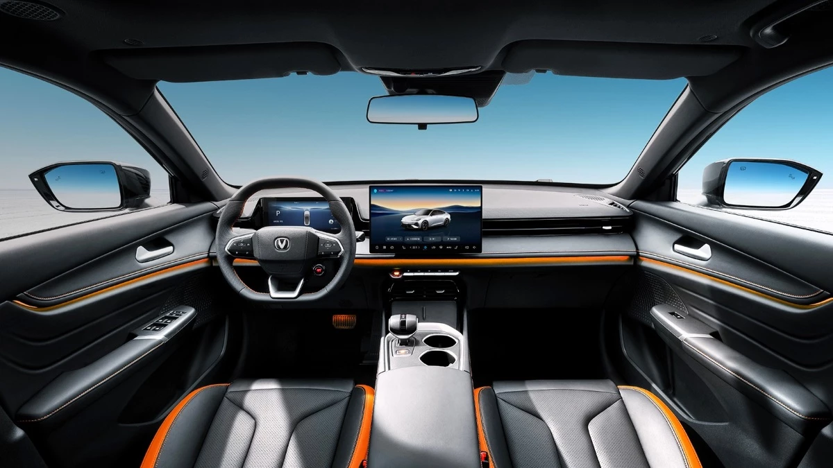 старт продаж changan uni-v hev салон интерьер лифтбек гибрид