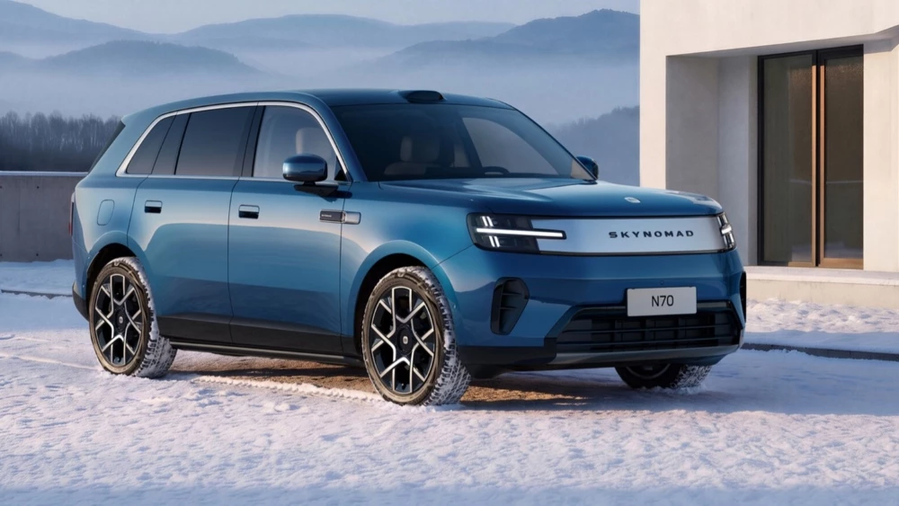 Кроссовер Skynomad N70 сбоку спереди снег