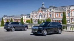 Кроссовер Voyah Taishan в России сбоку спереди сзади