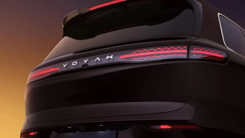 Кроссовер Voyah Taishan в России сзади фонарь
