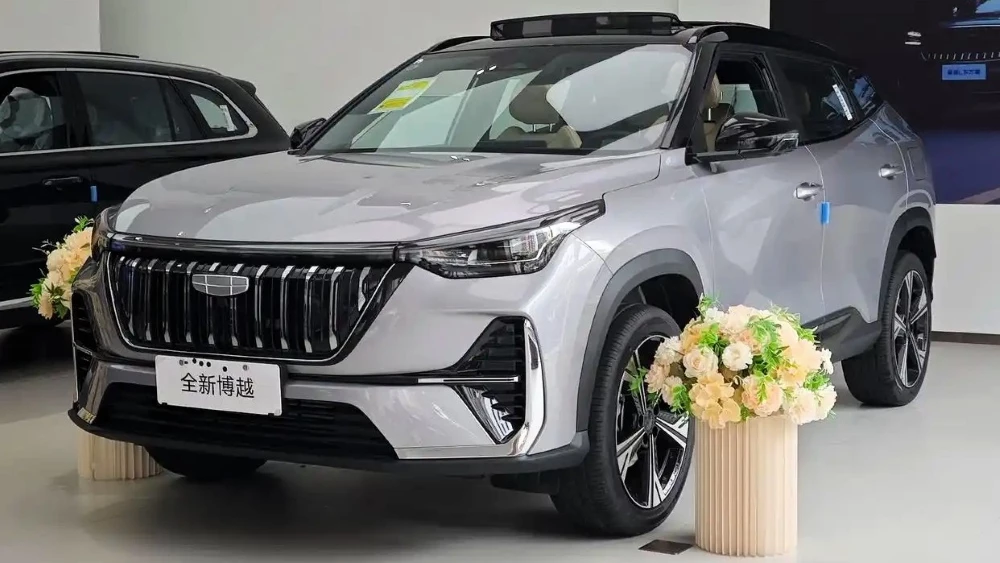 geely cityray 2027 в Китае кроссовер спереди сбоку