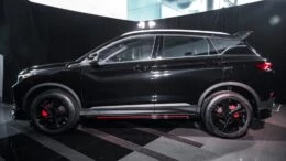 Кроссовер Proton X50 Sport Edition второго поколения сбоку
