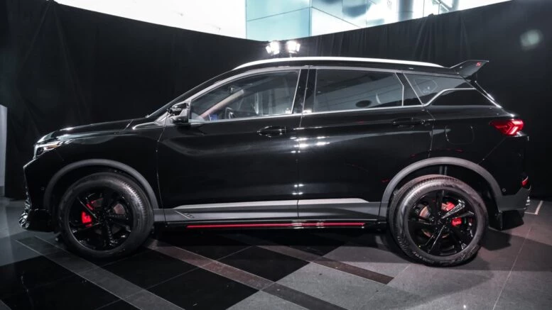 Proton представил «спорткар» на базе Geely Coolray. Сколько в нем «спорта»? Кроссовер Proton X50 Sport Edition второго поколения сбоку