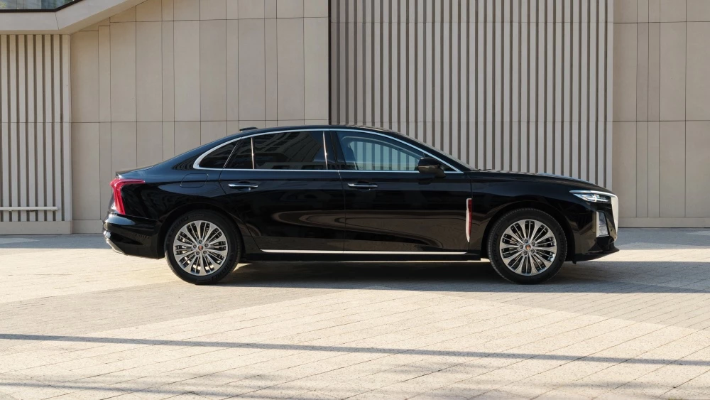Обновленный седан Hongqi H5 2026 сбоку