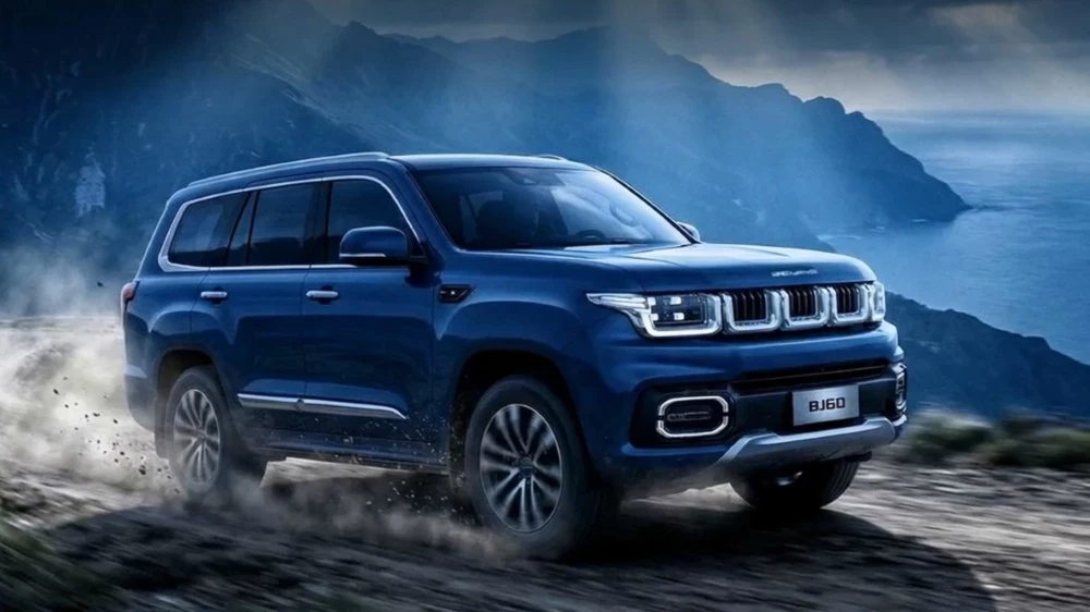 внедорожник baic bj60 сбоку спереди в динамике