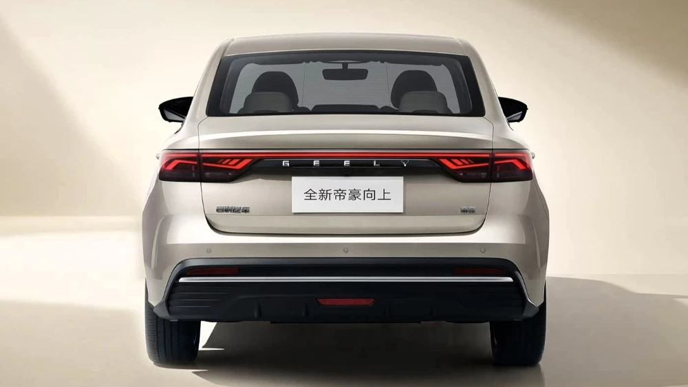обновленный geely emgrand IV поколения в Китае сзади