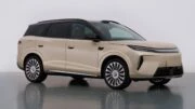 Полноприводный кроссовер BYD Tang третьего поколения сбоку спереди