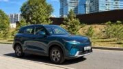 BYD Yuan Up DM-i тест в Казахстане сбоку спереди