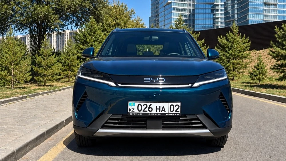 BYD Yuan Up DM-i тест в Казахстане спереди