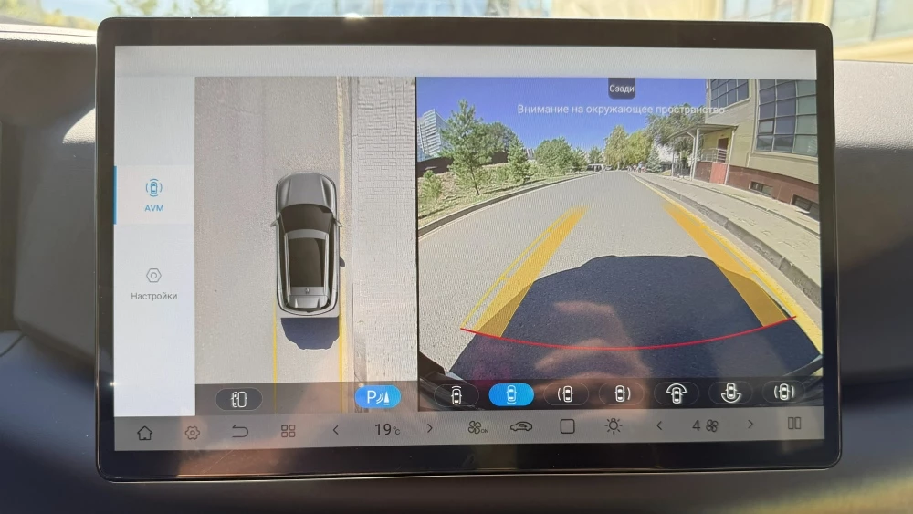 BYD Yuan Up DM-i тест в Казахстане салон интерьер медиасистема мультимедиа круговой обзор