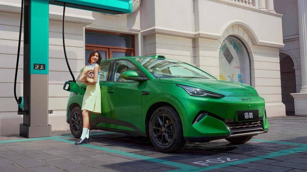 BYD Seagull зеленый спереди сбоку новый