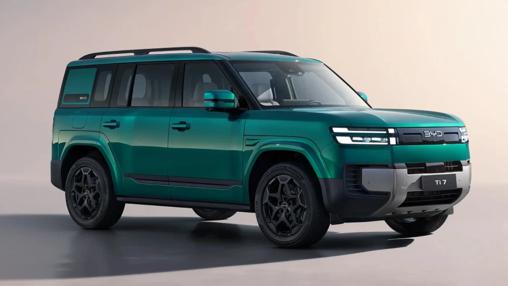 Гибридный кроссовер BYD Ti 7 появился в Узбекистане сбоку спереди кроссовер гибрид