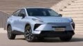Цены нового кроссовера Omoda C5 Plus назвали в Казахстане сбоку спереди голубой