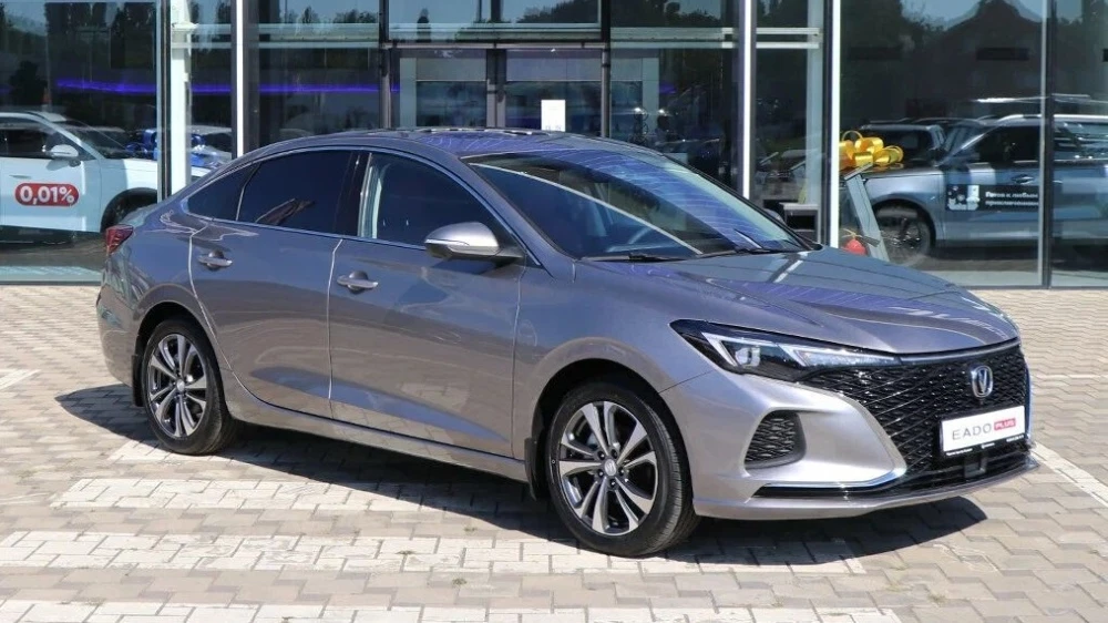 Changan Eado Plus серый спереди сбоку новый купить у дилера в автосалоне Арконт в Краснодаре