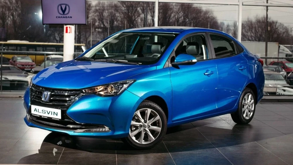 Changan Alsvin синий спереди сбоку новый купить в автосалоне у дилера Рольф Химки в Москве