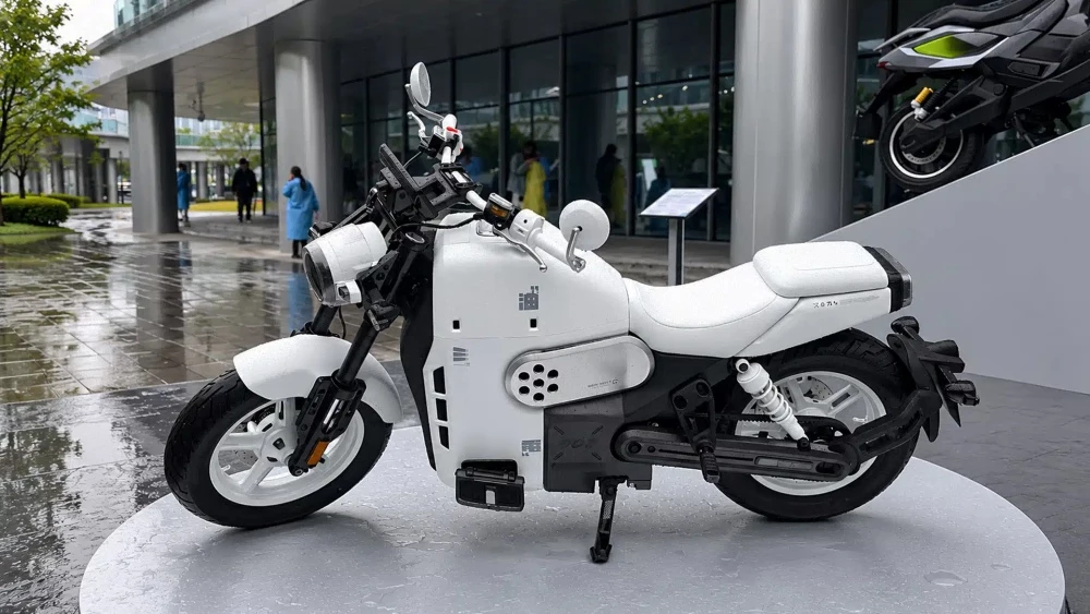 Мотоцикл Chery Grow C3 в Китае сбоку презентация Cinnox
