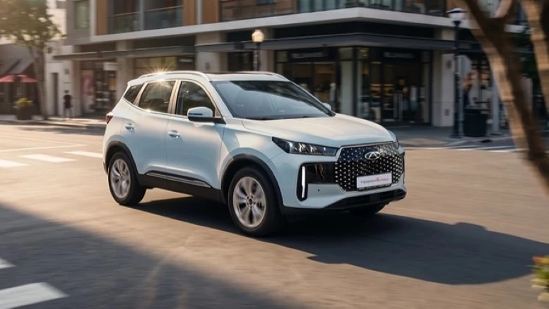 Кроссовер Chery Tiggo 4 Pro в Узбекистане сбоку спереди на улице
