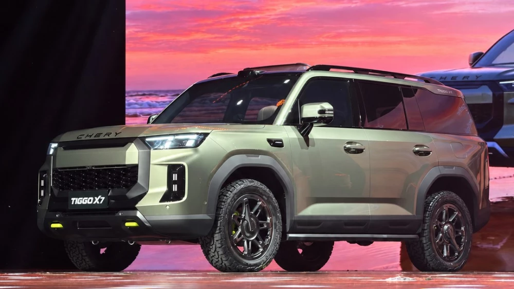 chery tiggo x7 кроссовер сбоку спереди гибрид