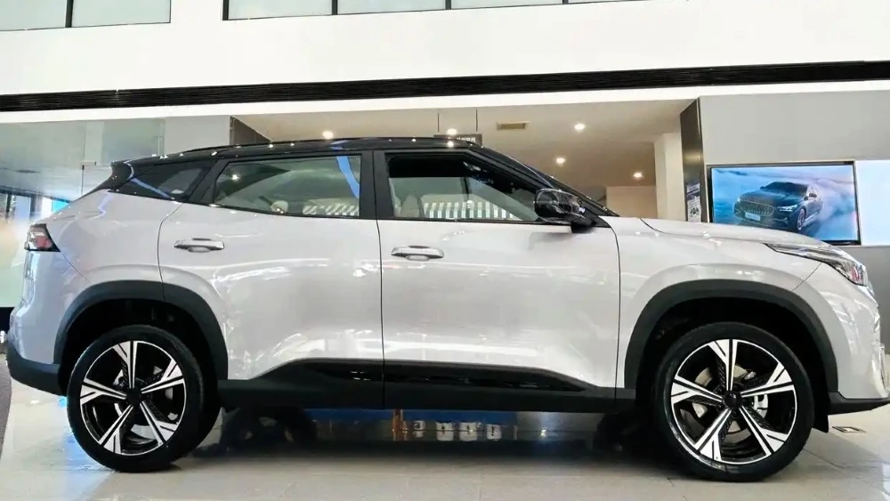 geely cityray 2027 в Китае кроссовер сбоку