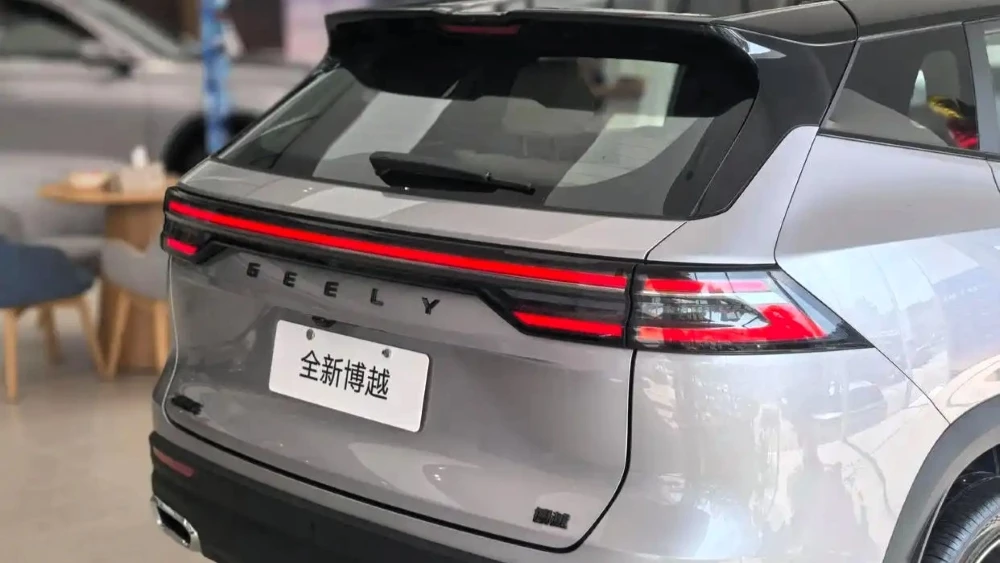 geely cityray 2027 в Китае кроссовер сзади