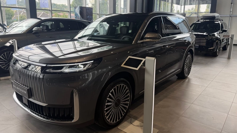 Esteo Exlantix ET8 серый спереди сбоку новый купить у дилера в автосалоне Авто-Белогорье в Белгороде