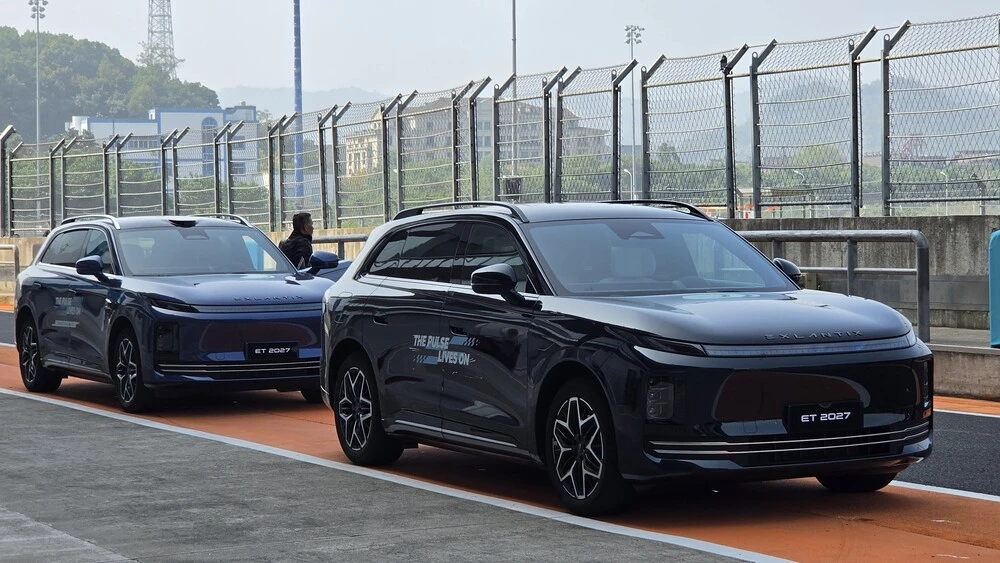 Автодром в Шаосине в Китае Exlantix ET FL сбоку спереди новый тесты
