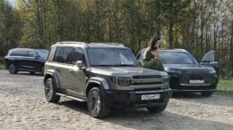 Esteo V27 зеленый серый сбоку тест-драйв