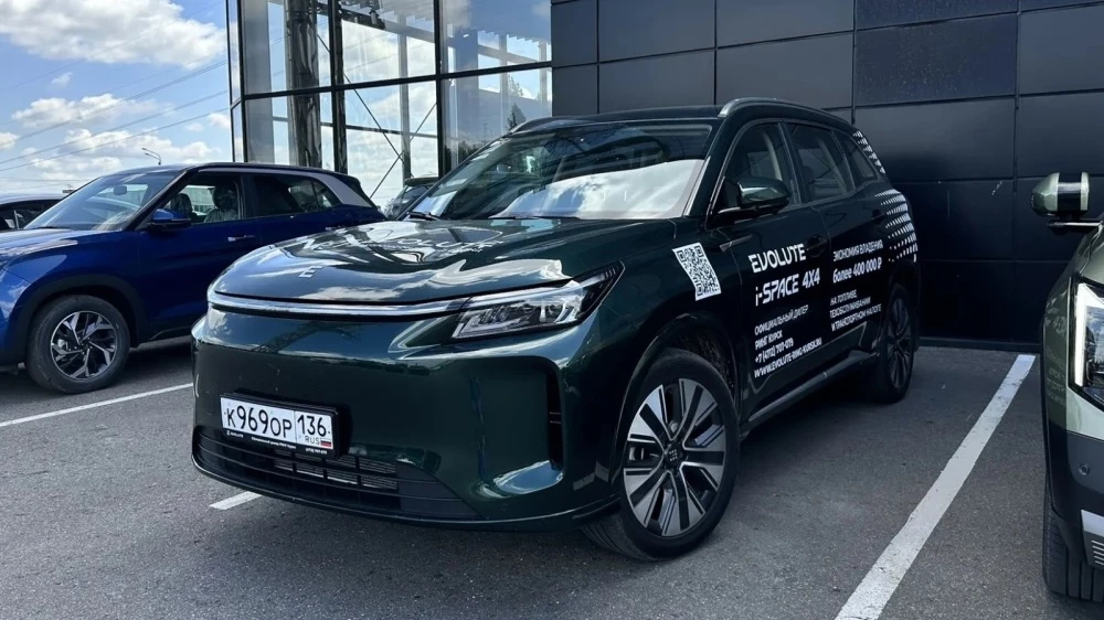 Evolute i-Space зеленый спереди с боку новый купить в автосалоне у дилера Ринг Курск