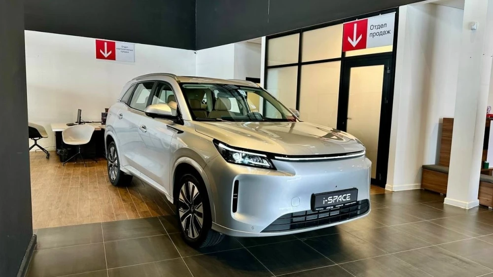 Evolute i-Spice белый спереди сбоку новый купить в автосалоне у дилера Ринг Курск