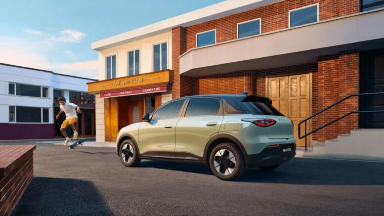 хетчбэк geely ex2 сзади сбоку