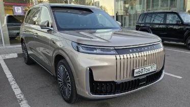 Esteo Exlantix ET8 бежевый спереди сбоку тест-драйв