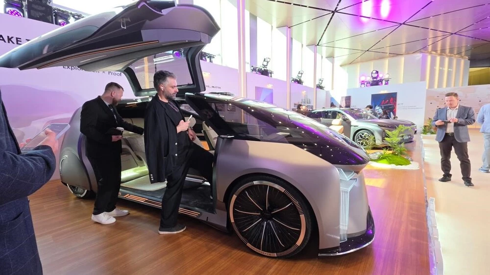 Exlantix MPV концепт минивэн сбоку