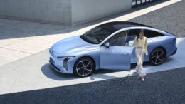 Forthing S7 EVO голубой спереди сбоку