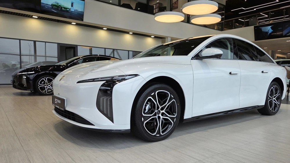 Forthing S7 EVO белый спереди сбоку новый в Беларуси