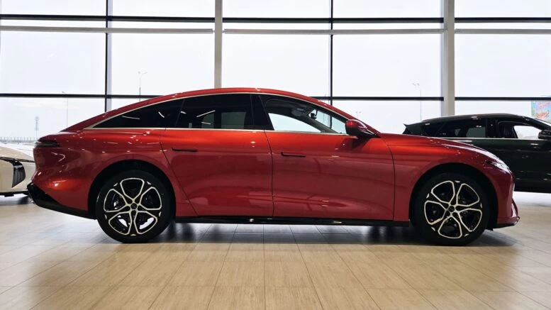 В Беларусь приехали первые Forthing S7 EVO. Знакомство вживую и заметки на полях Forthing S7 EVO красный сбоку новый в Беларуси