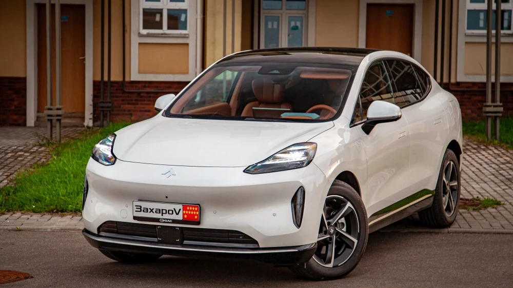 GAC Hyptec HT белый спереди сбоку тест-драйв