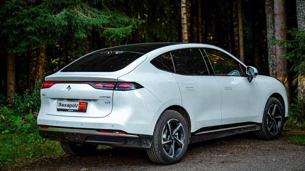 GAC Hyptec HT белый сзади сбоку тест-драйв