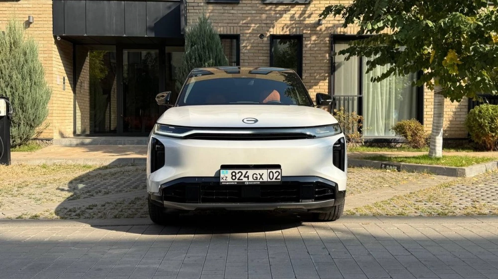 GAC S7 белый спереди тест-драйв