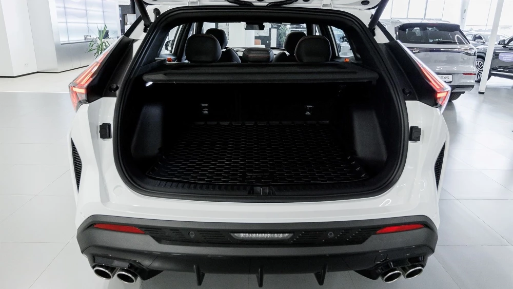 Geely Cityray у дилера в автосалоне купить новый салон интерьер багажник белый бизнес кар