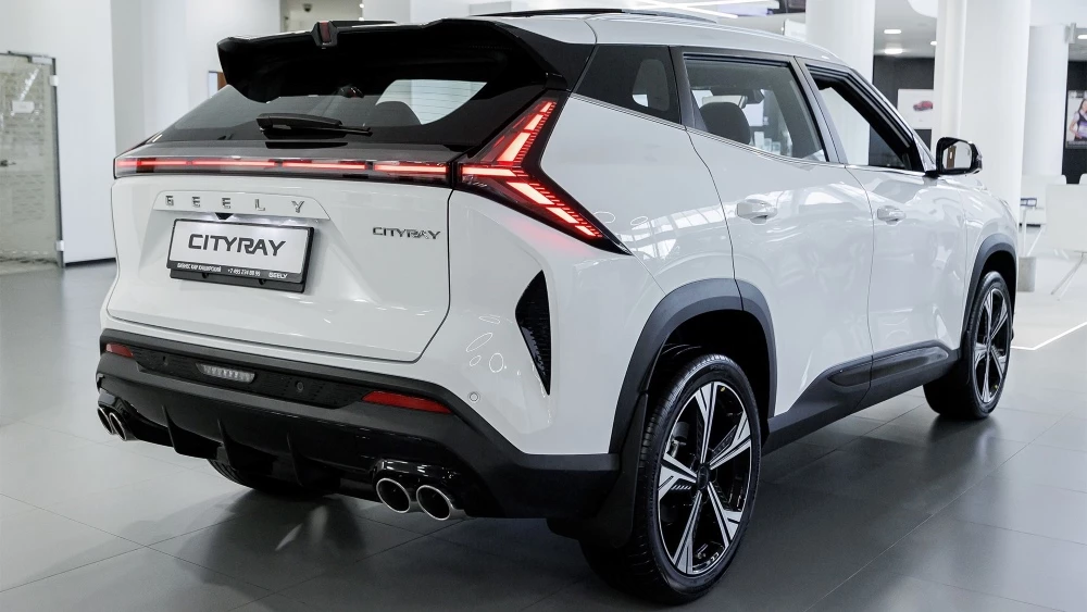 Geely Cityray у дилера в автосалоне купить новый сбоку сзади белый бизнес кар