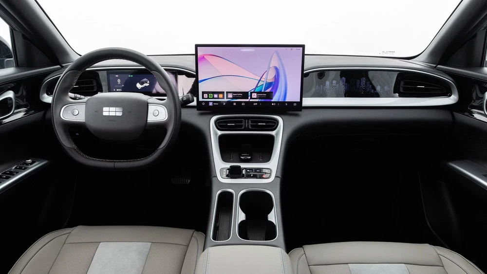 Салон интерьер Geely EX2 Street первый ряд