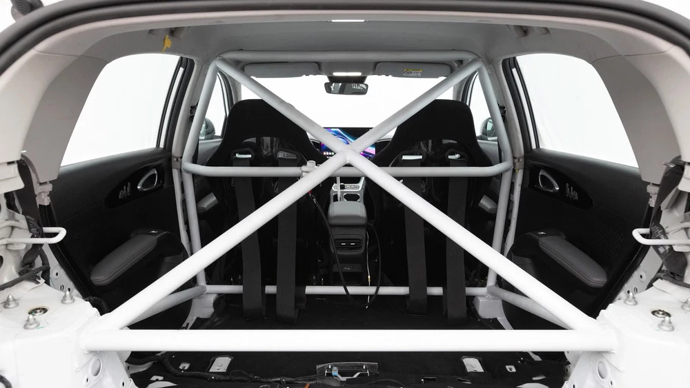 Салон интерьер Geely EX2 Track багажник силовой каркас