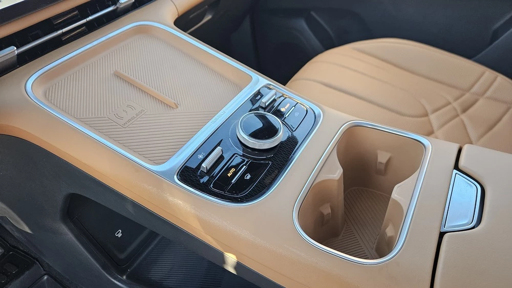 Geely EX5 EM-R тест салон интерьер тоннель зарядка шайба подстаканники
