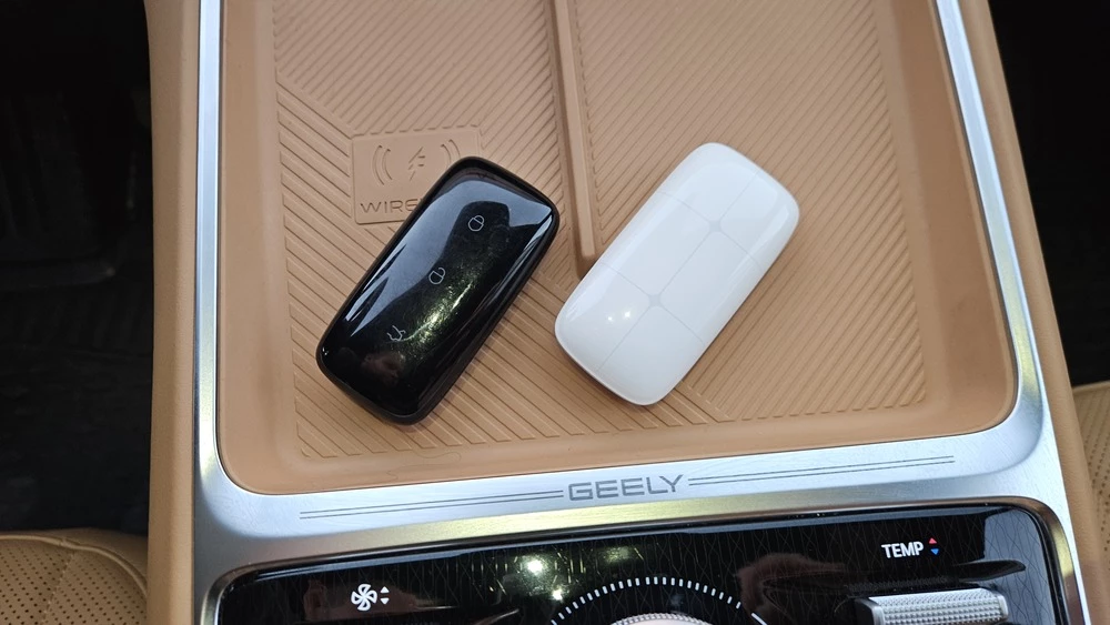 Geely EX5 EM-R и EM-i ключ