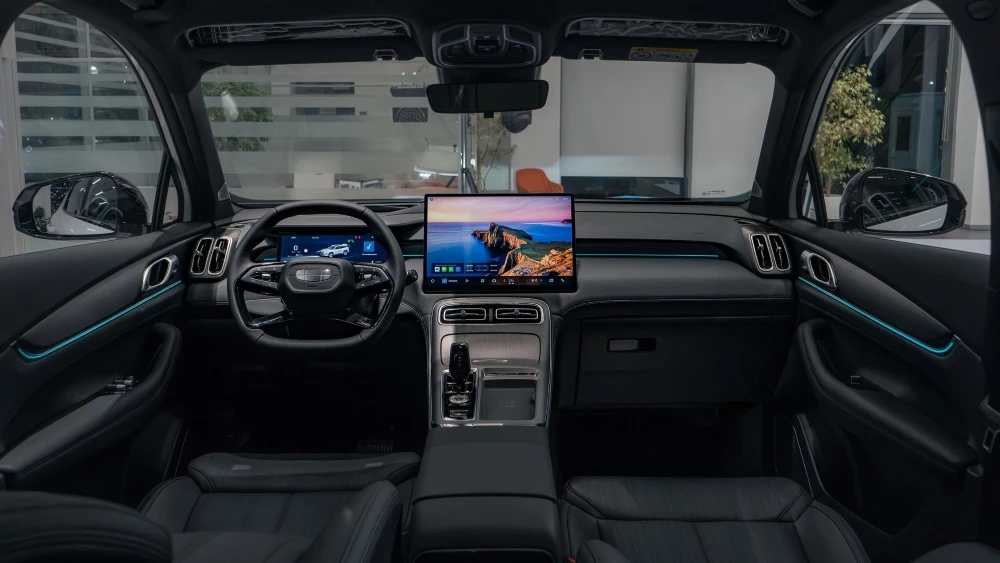 Новый кроссовер Geely Atlas в Казахстане салон интерьер