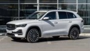 Geely Monjaro белый спереди сбоку купить новый у дилера в автосалоне Автоград Тюмень