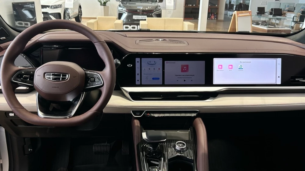 Geely Monjaro салон интерьер новый купить у дилера в автосалоне К-Моторс Петрозаводск