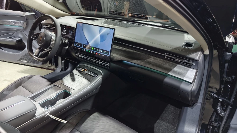 Hongqi H5 обновленный салон интерьер презентация в Москве